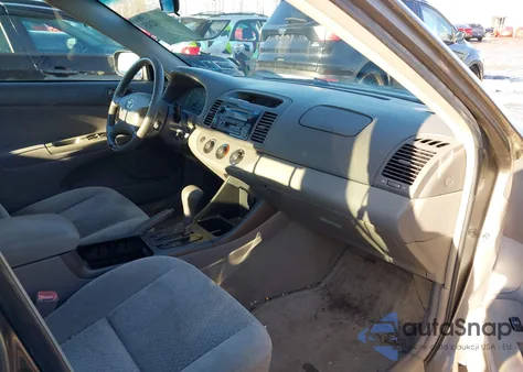2004 Toyota Camry Le z USA, uszkodzony, nr VIN 4T1BE32K84U918826